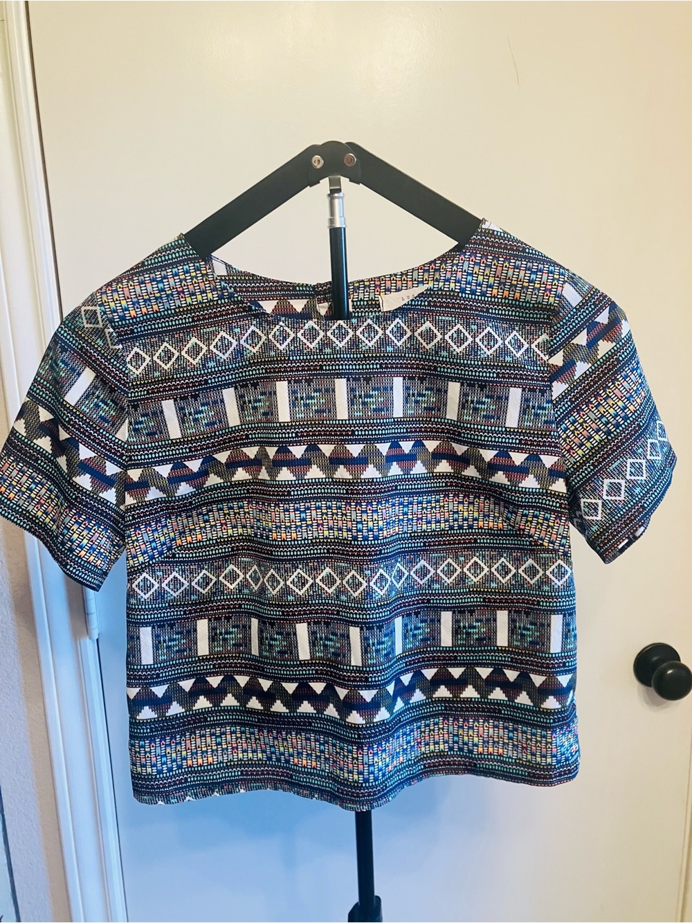 Lush Geometric Aztec Print Short Sleeve Crop Blouse Top - Size Small